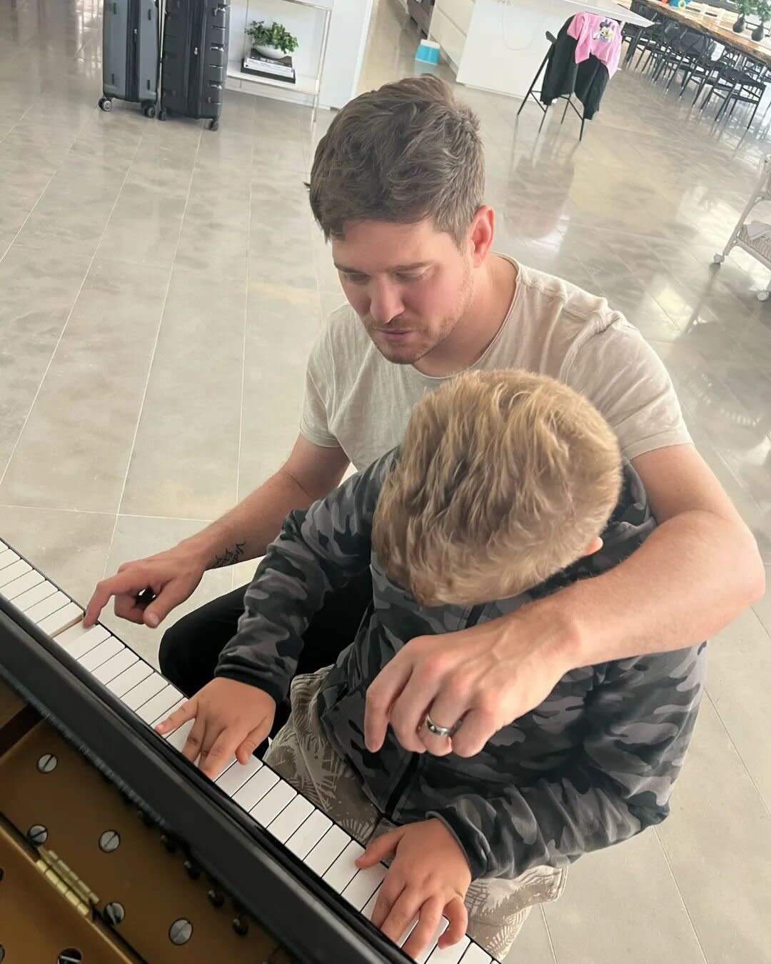 Michael Bublé and son