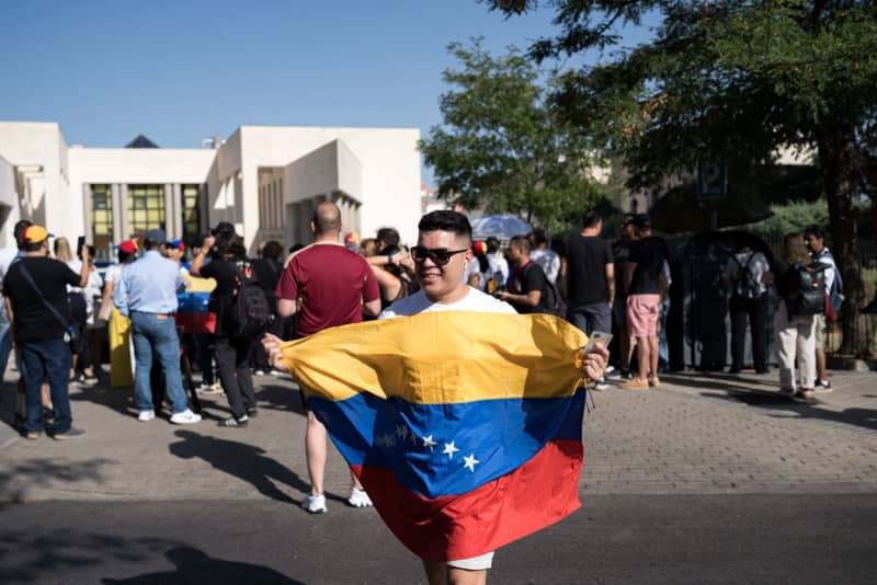 Venezuelans living in Spain wait for their turn to vote in Venezuela's presidential election at the Fernando de los Rios Cultural Center. Diego Radamés/EUROPA PRESS/dpa