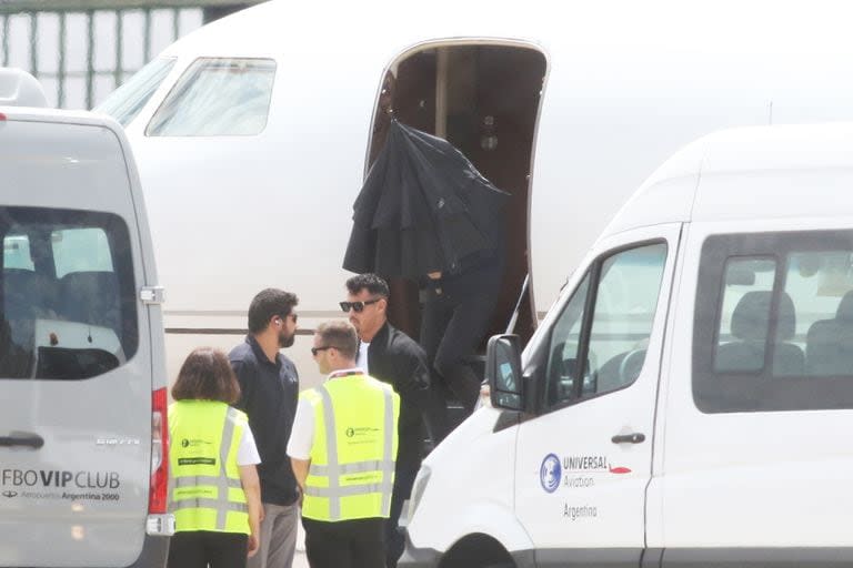 Taylor Swift aterrizó hoy cerca de las 12.30 en el Aeropuerto Internacional Ministro Pistarini de Ezeiza, en la provincia de Buenos Aires 