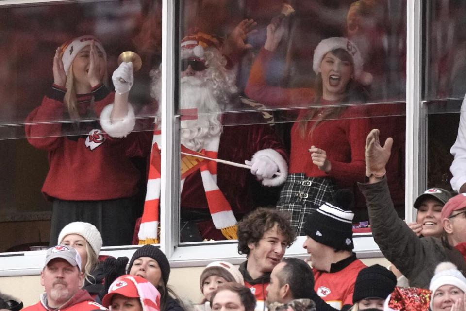 Taylor Swift watches the Chiefs play the Raiders on Christmas.