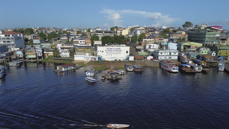 Parte del Educandos que conecta con el Río Negro en Manaos, Brasil, el martes 17 de junio de 2024. - Edmar Barros/AP