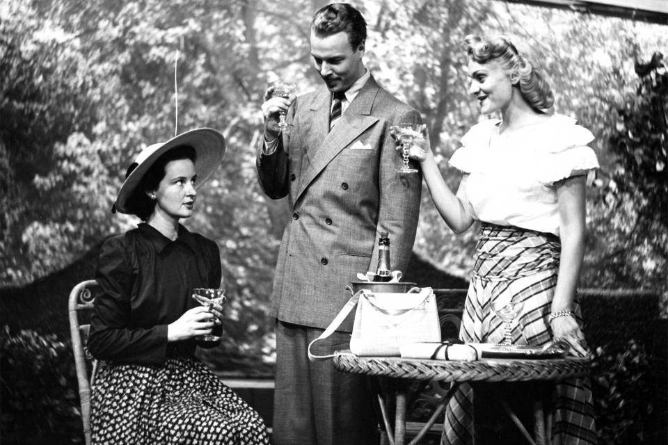 LIGHTS OUT, from left: Frances Reid, Phil Arthur, Anita Anton, 'Edna Warren', season 2, ep. 1, aired 7/19/1949, 1946-1952