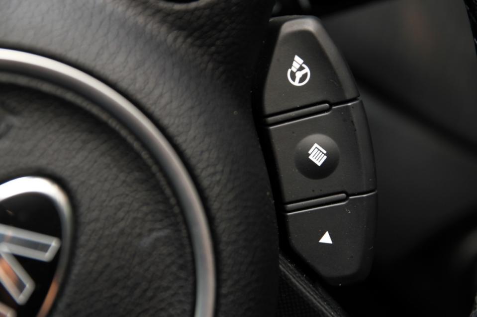 透過方向盤右下Flex Steer可變駕駛模式按鍵，就能自主選擇舒適/一般/運動三種不同方向盤回饋力道