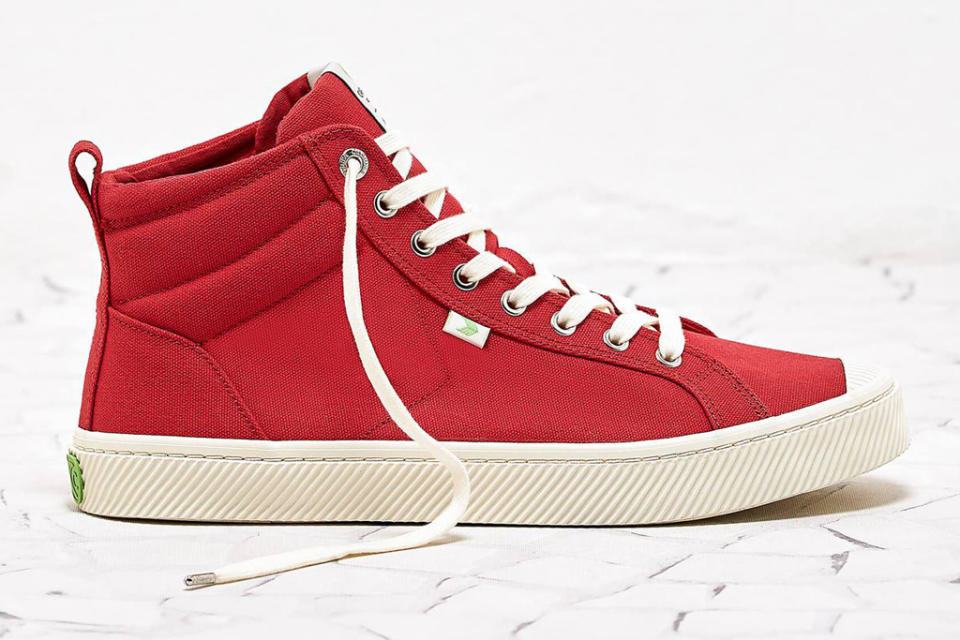 cariuma, red, high top, sneakers