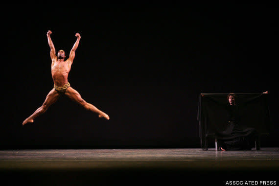 Desmond Richardson is the co-founder and co-artistic director of Complexions Contemporary Ballet, a company that seeks to reinvent dance by creating an open environment that embraces multicultural forms of movement. Richardson also performed as a principal dancer at the Alvin Ailey American Dance Theater for seven years.