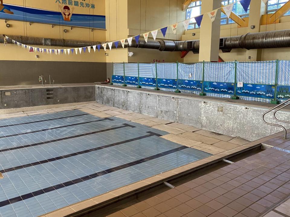 圖片說明：桃園國民運動中心游泳池修繕耗日費時，尚未動工。（記者宋紹誠翻攝）