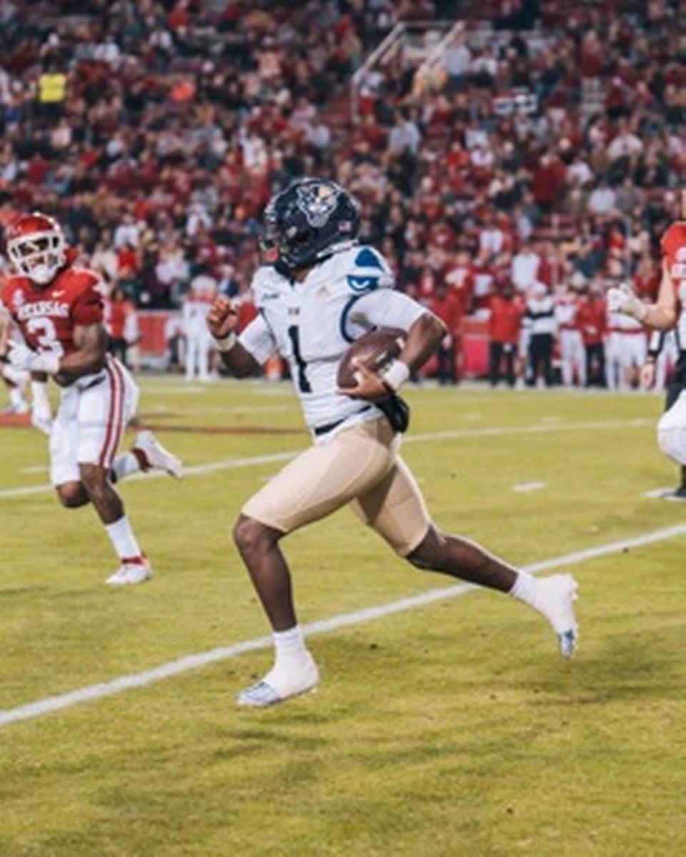 FIU quarterback Keyone Jenkins scrambles for yardage during Saturday’s 44-20 loss to Arkansas in Fayetteville, Arkansas.