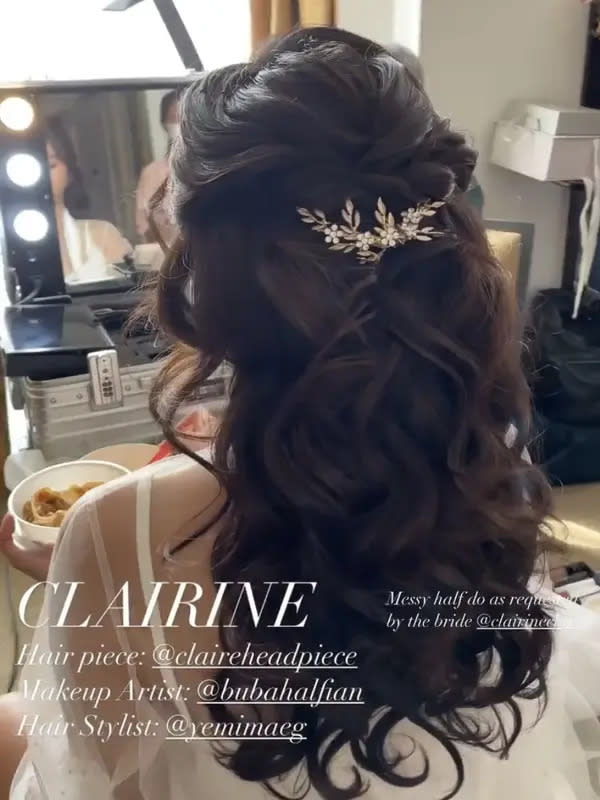 Untuk hair do, Clairine memilih messy half do yang dihiasi hair piece bunga oleh hair stylist Yemimaeg. (Instagram/yemimaeg).