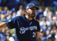 FILE PHOTO: Oct 17, 2018; Los Angeles, CA, USA; Milwaukee Brewers starting pitcher Wade Miley (20) reacts in the first inning against the Los Angeles Dodgers in game five of the 2018 NLCS playoff baseball series at Dodger Stadium. Mandatory Credit: Jayne Kamin-Oncea-USA TODAY Sports