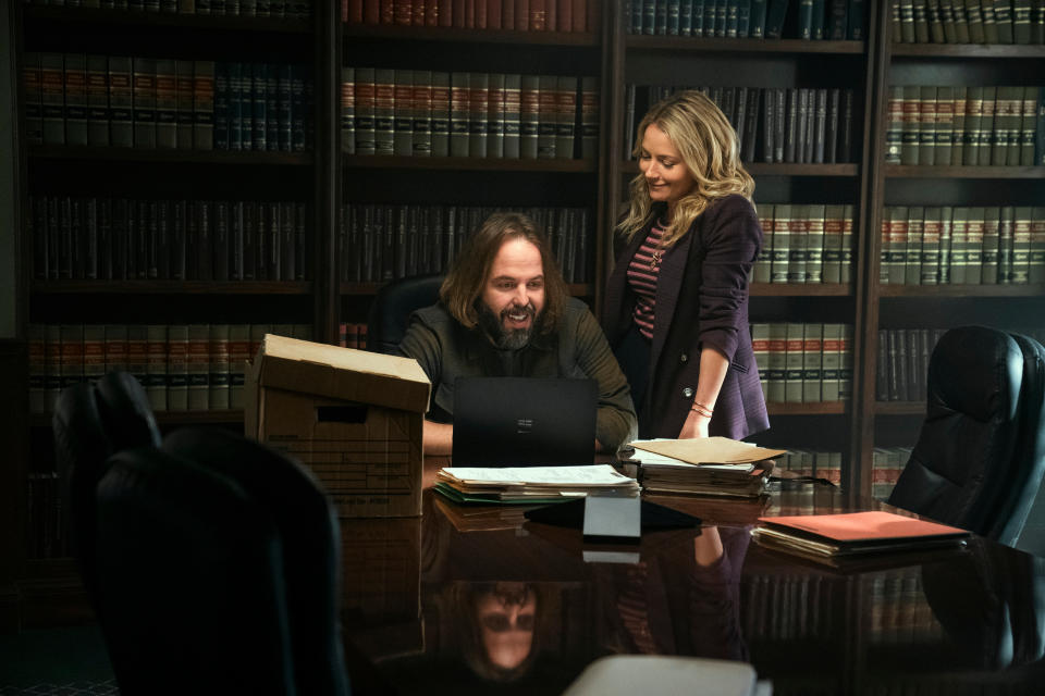(L to R) Angus Sampson as Cisco, Becki Newton as Lorna in episode 103 of The Lincoln Lawyer. (Lara Solanki/Netflix)