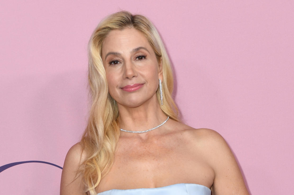 Mira Sorvino fue una de las primeras mujeres en denunciar los abusos sexuales del productor Harvey Weinstein y desencadenar el #MeToo en Hollywood (Foto: Valerie MaconN/AFP via Getty Images)