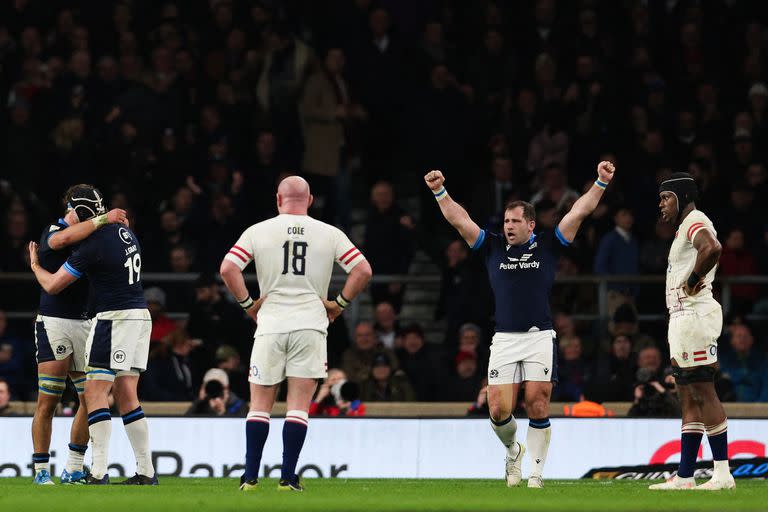 Festejo de los jugadores escoceses luego de vencer a Inglaterra en el Seis Naciones.