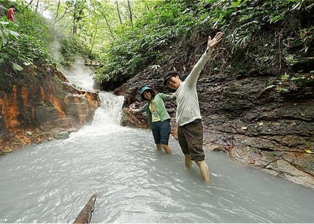 探索北海道人氣溫泉「登別溫泉」泉源，享受天然溫泉足湯！