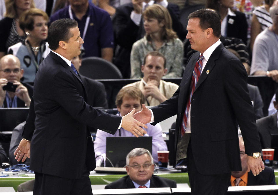 John Calipari and Bill Self shake hands. (AP Photo/Bill Haber)