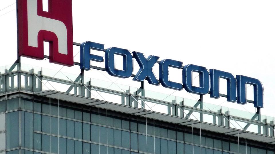 In den zumeist chinesischen Fabriken von Foxconn werden auch Geräte für diverse andere Elektronik- und PC-Firmen produziert. Foto: David Chang/EPA/dpaBildfunk+++