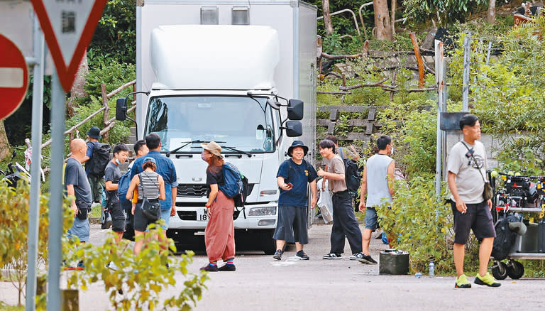 ■換回便服，Jer剛踏出更衣的地方已被工作人員要求合照。