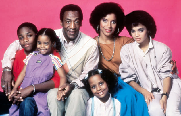 <b>Cosby Show</b><br><br> Dans le pilote de la série, les Huxtable n'ont que quatre enfants. Leur fille ainée, Sondra, est mentionnée pour la première fois dans le sixième épisode. Bill Cosby voulait ainsi montrer le résultat d'une éducation réussie : l'accès à des études supérieures et une vie indépendante.