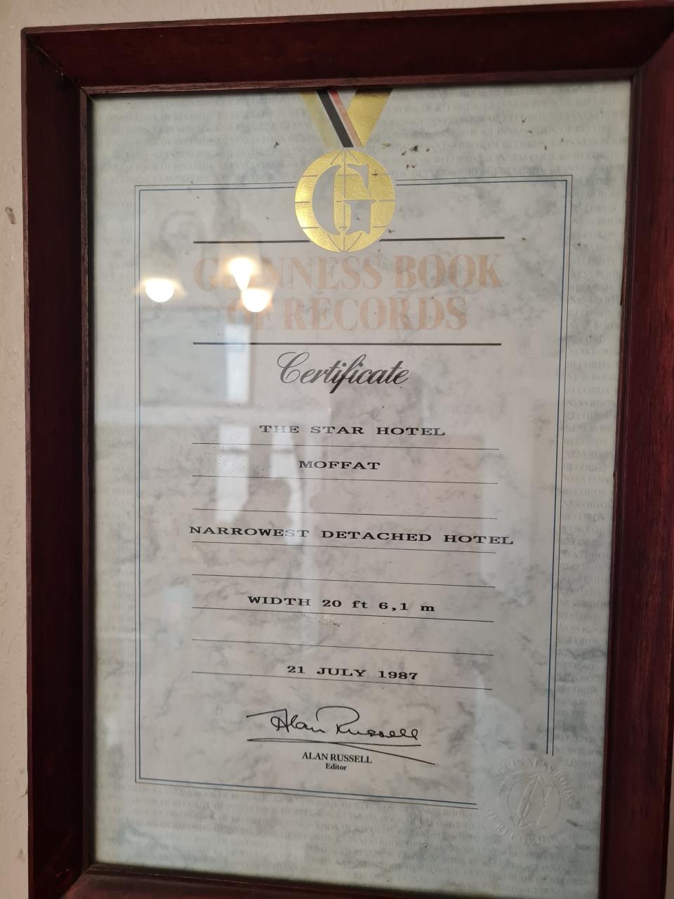 world's narrow hotel certificate