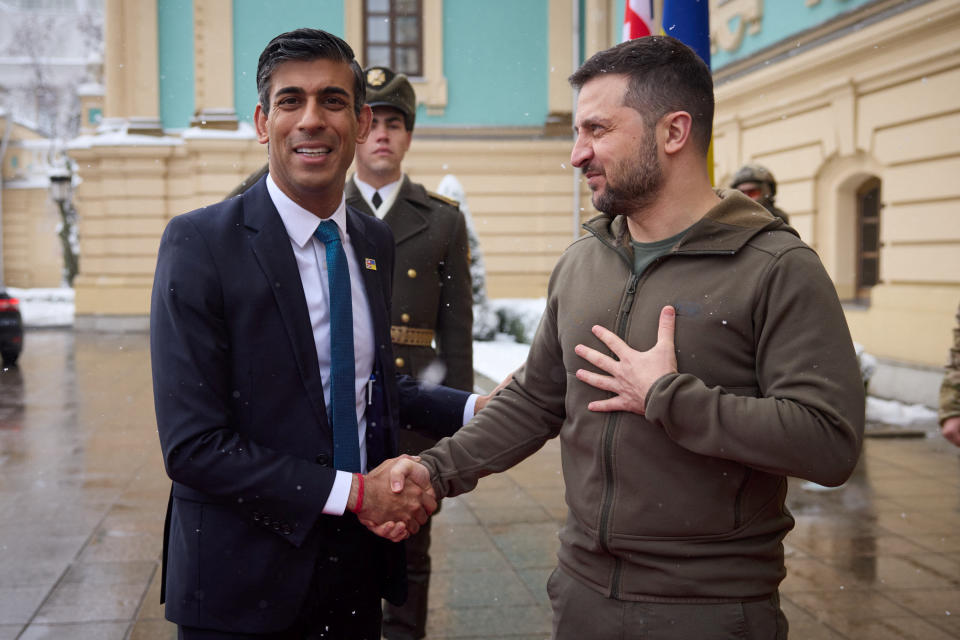 Wolodymyr Selenskyj mit Rishi Sunak. (Bild: Reuters)