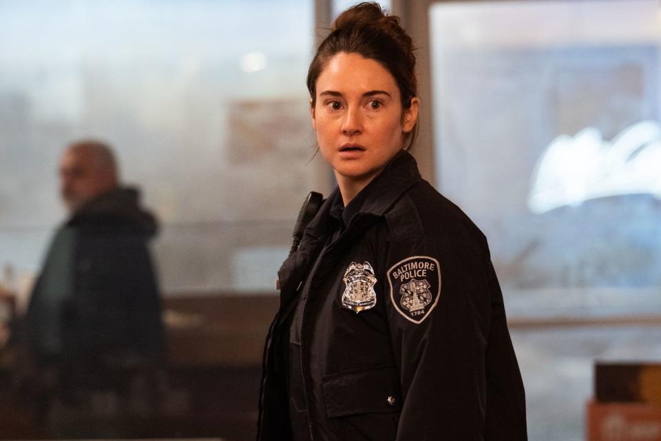 Zu Beginn des Thrillers "Catch the Killer" ist Eleanor (Shailene Woodley) eine einfache Streifenpolizistin. Doch binnen kürzester Zeit steigt sie zur Profilerin auf, die einen grausamen Attentäter aufspüren soll. (Bild: FilmNation Entertainment/Bertrand Calmeau/Tobis/Leonine)