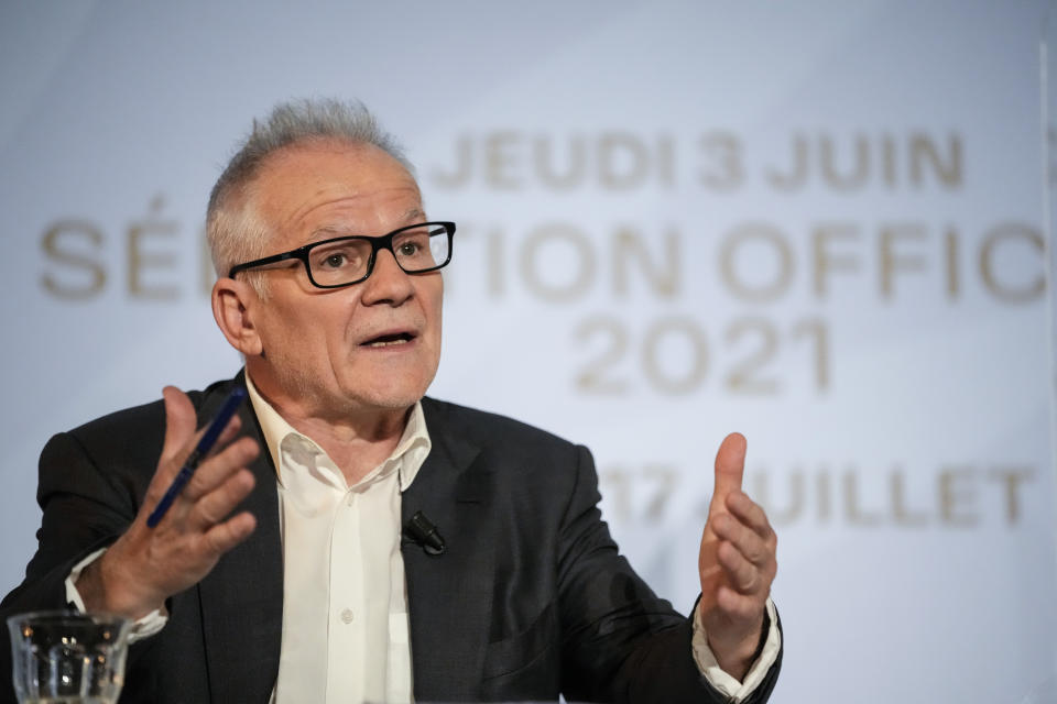 El director artístico del Festival de Cine de Cannes Thierry Fremaux habla durante la conferencia de prensa para presentar la selección oficial de la 74ª edición del Festival Internacional de Cine de Cannes en París, el 3 de junio de 2021. (Foto AP/Francois Mori)