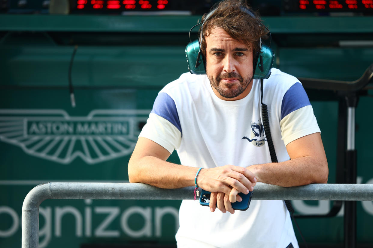 Fernando Alonso terminó muy contento tras sus primeros test con Aston Martin (Photo by Mark Thompson/Getty Images)