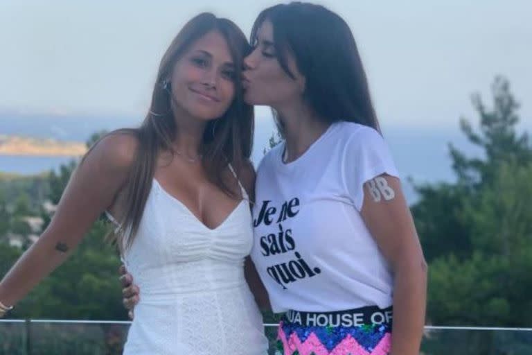 Antonella Roccuzzo y Daniella Semaan son muy amigas y estuvieron el viernes pasado en el desfile primavera verano 2023 de Louis Vuitton en París