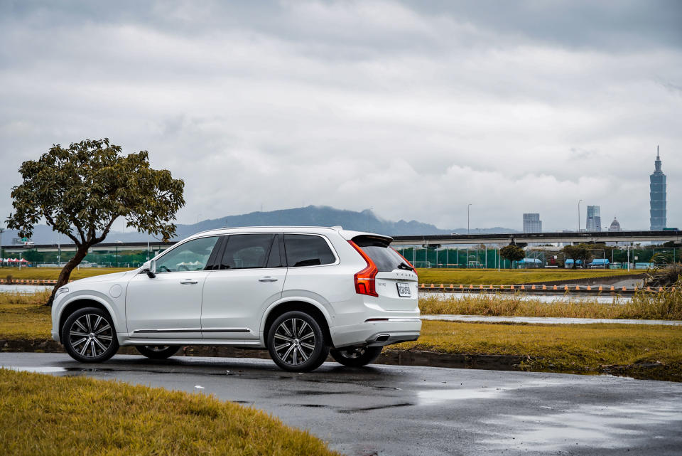 Volvo XC90 提供 D5、T5、T6、T8 等四種動力，搭配 Momentum、Inscription、R-Design、Excellence 四種車型。 