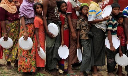 Rohingya refugees line up to get food from Turkish Cooperation and Coordination Agency (TIKA) near Balukhali refugees camp near Cox's Bazar, Bangladesh October 21, 2017. REUTERS/ Zohra Bensemra