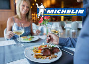 Ein geglücktes Marken-Experiment führte der Reifenhersteller Michelin durch. Eigentlich würde ein solches Unternehmen niemals mit der Bewertung von Feinschmecker-Restaurants in Verbindung gebracht werden. Doch seit es seit 1926 den "Micheline Guide" gibt, ist der Markenname untrennbar mit gutem Geschmack verknüpft.