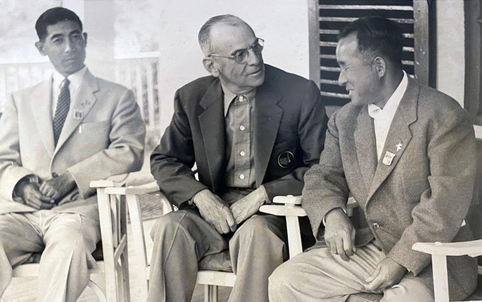 Augusta National Golf Club Chairman Clifford Roberts (center) talks with Japanese golfers Koichi Ono (left) and Pete Nakamura (right) at the 1958 Masters Tournament. File