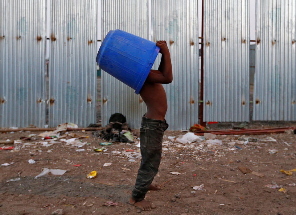 Boy plays in Mumbai