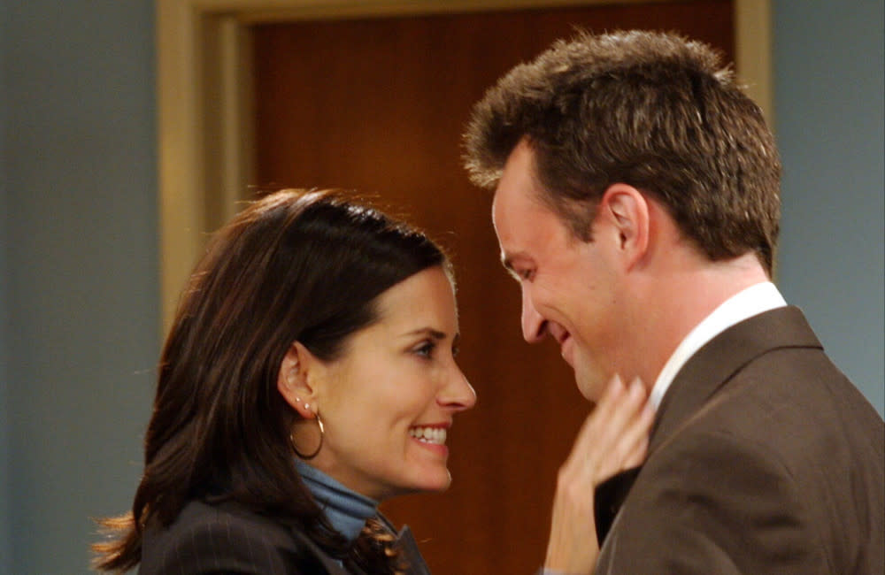 Courteney Cox und Matthew Perry in 'Friends' credit:Bang Showbiz