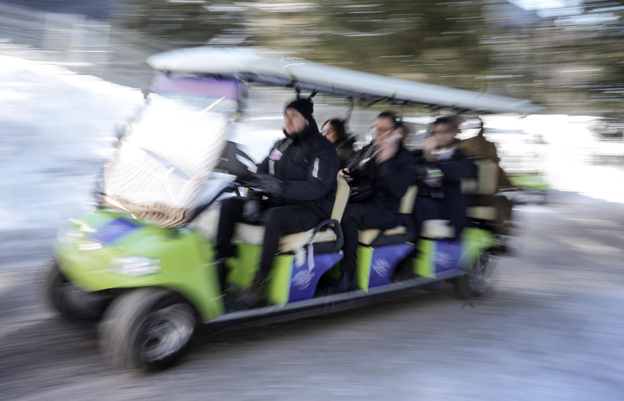 People arrive at the World Economic Forum in Davos, Switzerland, on Wednesday, Jan. 18, 2023. The annual meeting of the World Economic Forum is taking place in Davos from Jan. 16 until Jan. 20, 2023. (AP Photo/Markus Schreiber)