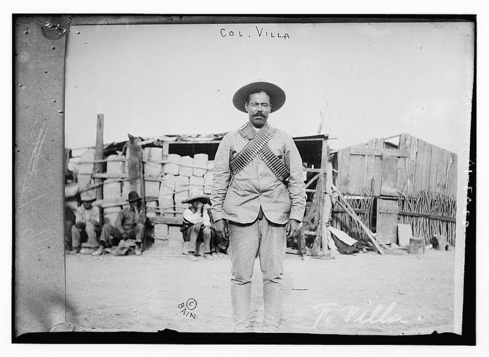 Pancho Villa (1877-1923), general revolucionario mexicano, posiblemente en la toma de Ciudad Juárez, Chihuahua, que tuvo lugar el 8 de mayo de 1911. <a href="https://www.loc.gov/item/2014689241/" rel="nofollow noopener" target="_blank" data-ylk="slk:Bain Collection / Library of Congress;elm:context_link;itc:0;sec:content-canvas" class="link ">Bain Collection / Library of Congress</a>