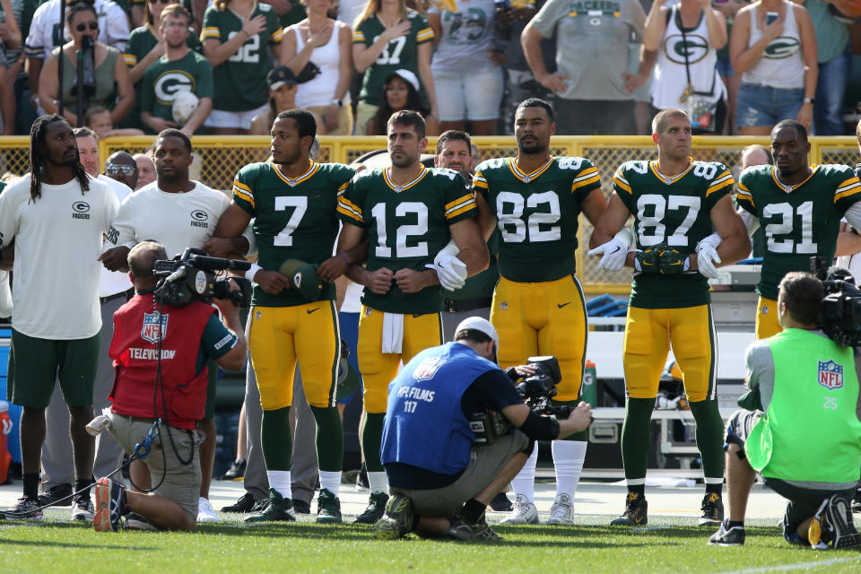 <p>Members of the Green Bay Packers stand with arms locked as a sign of unity during the national anthem prior to their game against the Cincinnati Bengals at Lambeau Field on September 24, 2017 in Green Bay, Wisconsin. (Photo by Dylan Buell/Getty Images) </p>