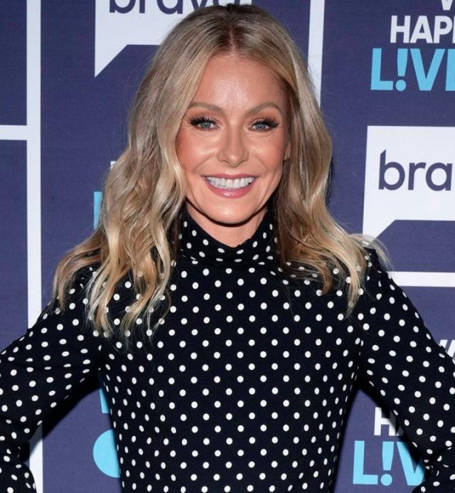 Kelly Ripa Shares Cheeky Photo With Mark Consuelos And Says Its The