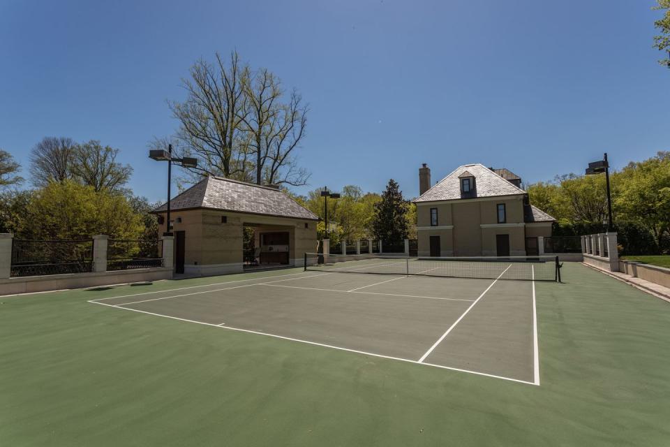 7) There's a tennis court.