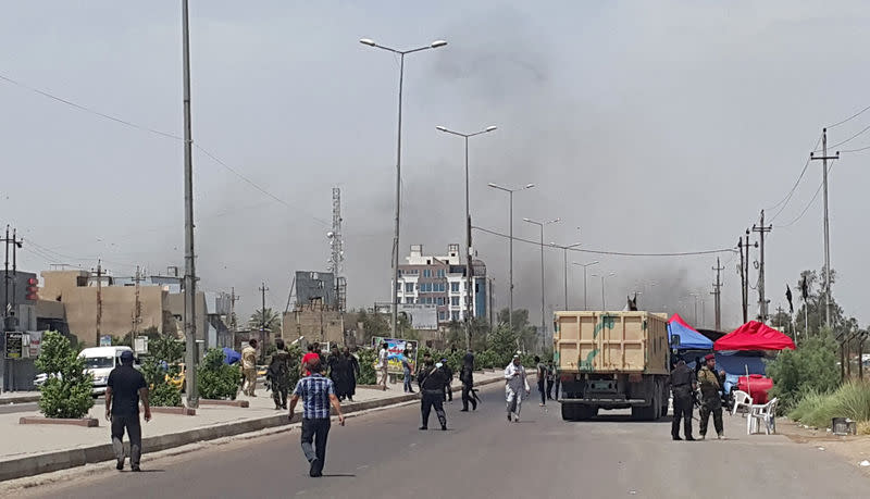 Trois bombes ont explosé lundi à Bagdad et dans les environs de la capitale irakienne, faisant au total 14 morts et 38 blessés. L'explosion la plus meurtrière, due à une voiture piégée en stationnement, a eu lieu dans le quartier de Saïdiya (photo), dans le sud de Bagdad, et fait 11 morts et 30 blessés. /Photo prise le 2 mai 2016/REUTERS/Ahmed al-Husseini