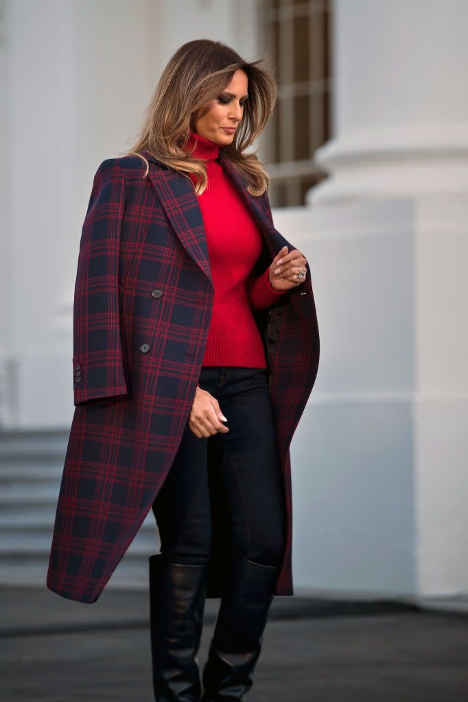 <p>On November 20, she trimmed the Christmas tree in a more casual, turtle-neck-and-jeans ensemble. At some point during the festivities she decided it was time for a <a href="http://www.harpersbazaar.com/uk/celebrities/news/a13880725/melania-trump-had-two-outfit-changes-to-decorate-her-christmas-tree/" rel="nofollow noopener" target="_blank" data-ylk="slk:costume change;elm:context_link;itc:0;sec:content-canvas" class="link ">costume change</a>.</p>