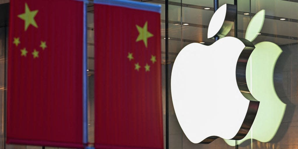 The Apple logo next to Chinese flags.