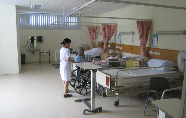 The Health Ministry is conducting a review of salaries for nurses in Singapore. (Yahoo! file photo)