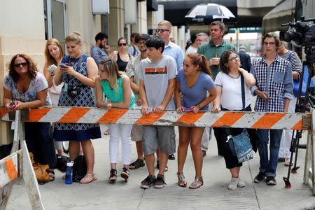 People wait for a glimpse of U.S. Republican Presidential candidate Donald Trump outside the Conrad Hotel in Indianapolis, Indiana July 13, 2016. REUTERS/Aaron P. Bernstein