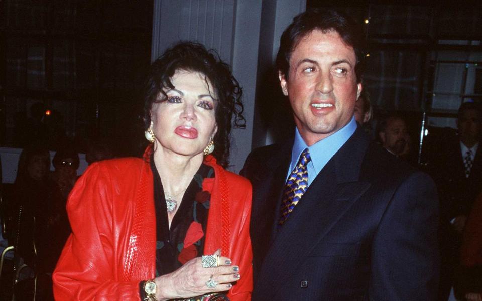 Sie arbeitete als Astrologin, Tänzerin und Wrestling-Promoterin für Frauen: Jackie Stallone, Mutter von Schauspieler Sylvester Stallone, starb am 21. September "im Schlaf, wie sie es sich gewünscht hatte", schrieb ihr Sohn Frank bei Instagram. Sie wurde 98 Jahre alt. (Bild: Brenda Chase/Online USA, Inc./Getty Images)