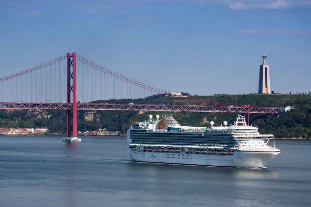 Cruise ship and Ponte 25 de Abril bridge