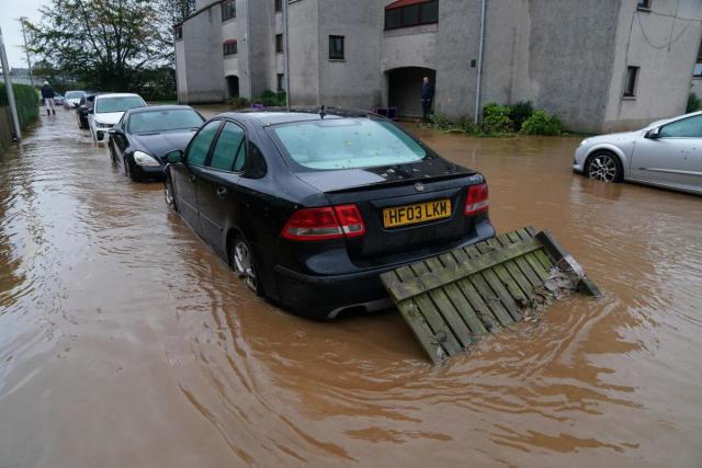 Major roads remain closed in Scotland as travel disruption continues