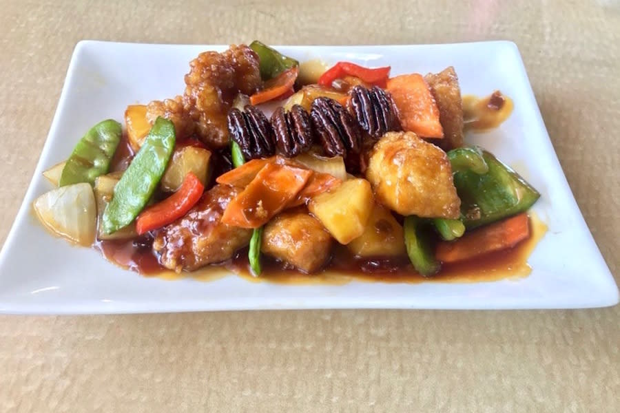 <b>Photo: Michelle L./<a href="https://www.yelp.com/biz_photos/taste-of-asia-fort-worth?utm_campaign=0bcb0b04-c145-4e79-85eb-ac37361d6715%2C787f67c8-2f38-4893-9ea7-fb9aed4890f5&utm_medium=81024472-a80c-4266-a0e5-a3bf8775daa7" rel="nofollow noopener" target="_blank" data-ylk="slk:Yelp;elm:context_link;itc:0;sec:content-canvas" class="link ">Yelp</a></b>