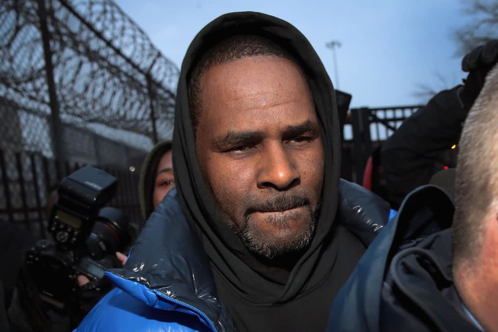 R. Kelly leaves jail after posting bond on Feb. 25, 2019, in Chicago, Ill. (Photo: Scott Olson/Getty Images)