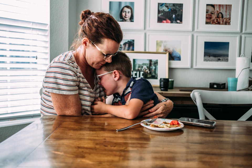 Experts say parents should acknowledge when relations between siblings are difficult. (Photo: Getty)