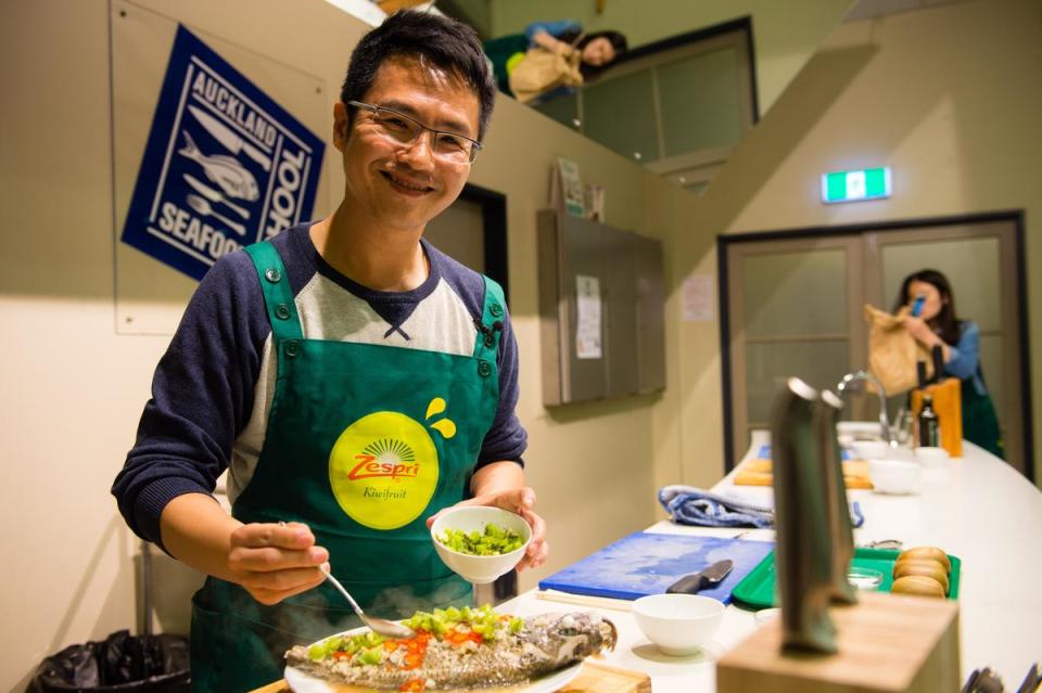 美食旅遊作家溫士凱大讚奇異果是料理提味的好食材。